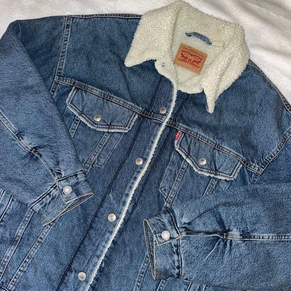 Levi Strauss & Co Men’s Sherpa Lined Collared Long Sleeve Denim Jean Jacket EUC